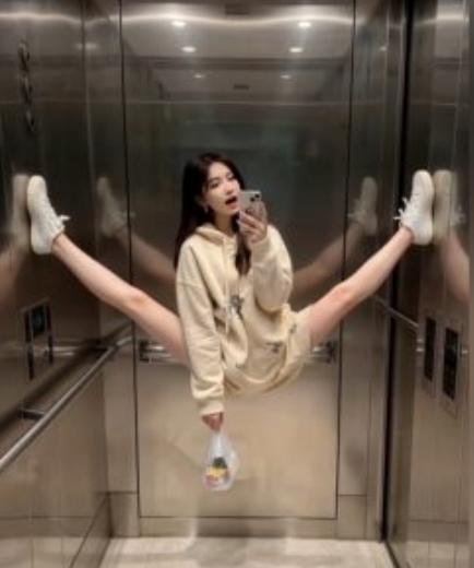 AI生成电梯一字马美女制作教程,条条流量上万,别再在外面被割韭菜了,全流程实操-金融资料分享